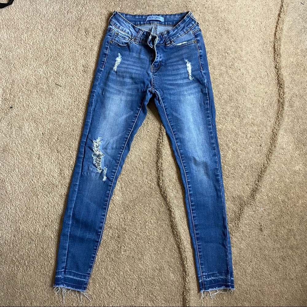 Distressed skinny jeans